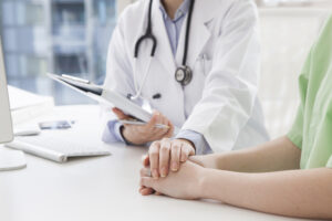 Doctor explaining diagnosis to her female patient